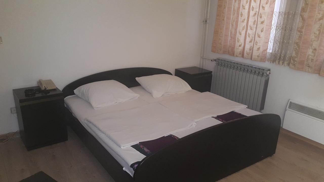 Motel Luxor Visoko Kültér fotó